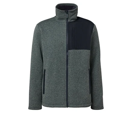 Graue Fleecejacke mit dunkelblauen Details an Brusttasche und Reißverschluss.