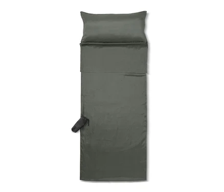 Graues Seiden-Schlafsack-Inlay und seine Hülle.