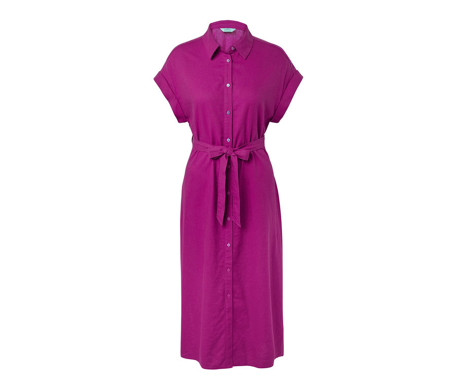 Ein lila Leinenkleid mit Gürtel.