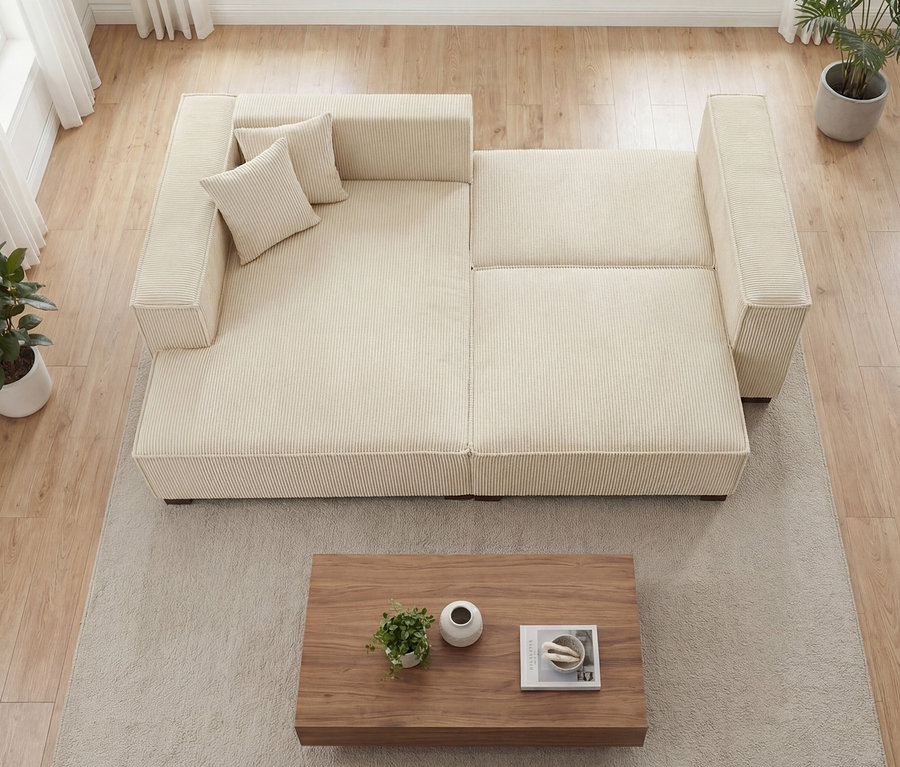 Draufsicht auf ein creme-farbenes Sofa 2-Sitzer mit Auszugsbett rechts und Longchair links »Cumello« im Wohnzimmer.