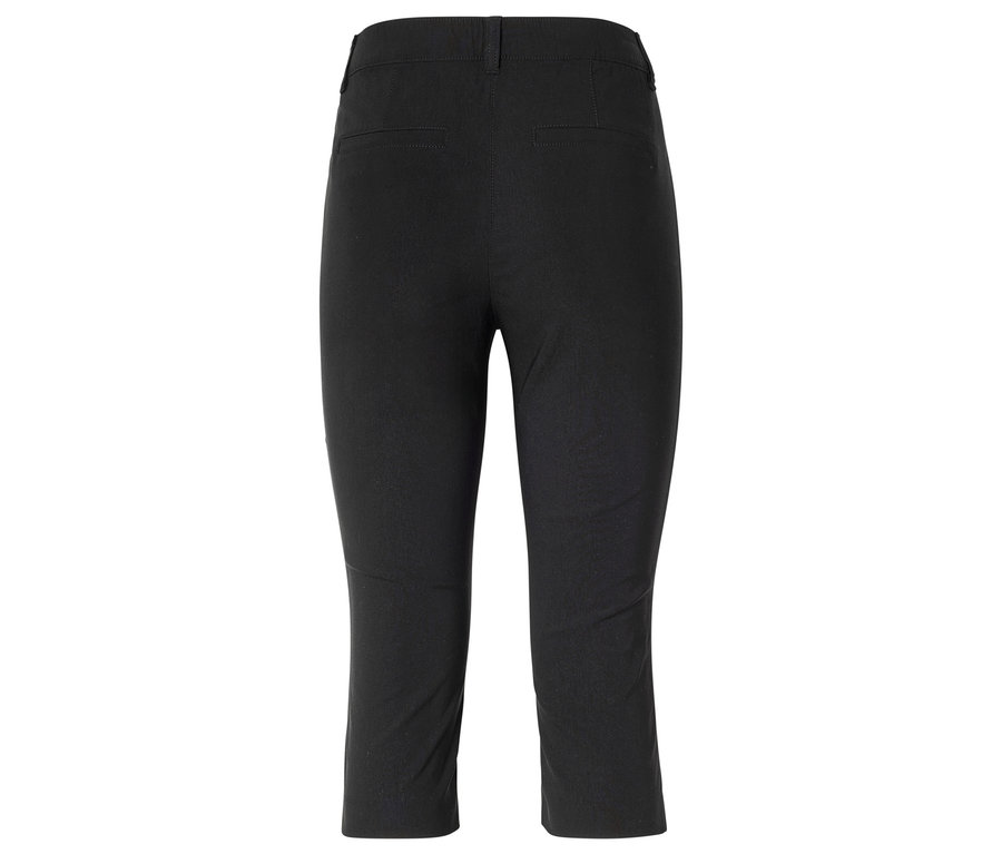 Schwarze Hose, von hinten aufgenommen.