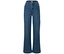 Blaue Jeans mit geradem Bein liegen auf einem weißen Hintergrund.