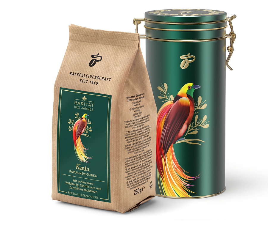 Eine Kaffeetüte und eine Dose „Rarität »Kenta Papua-Neuguinea«“ stehen nebeneinander.