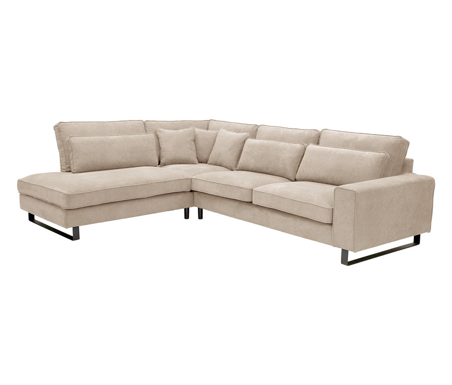 Beiges Ecksofa mit Kissen und schwarzen Füßen.