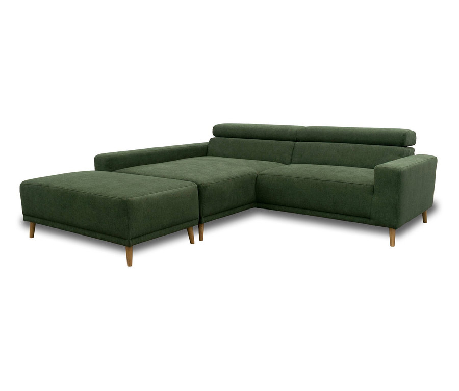 Dunkelgrünes L-förmiges Ecksofa mit passendem Hocker und hellen Holzbeinen.