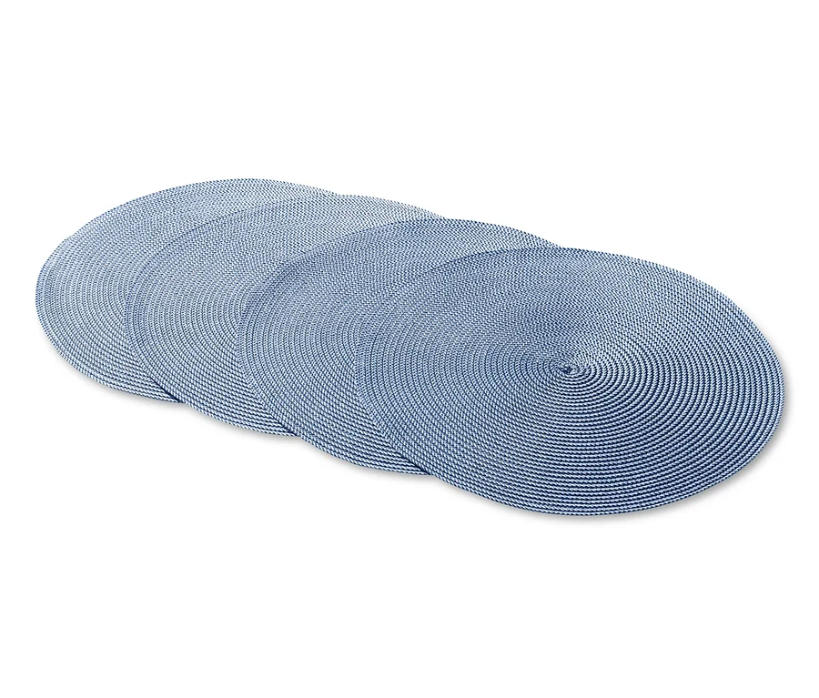 Vier blaue Platzsets.