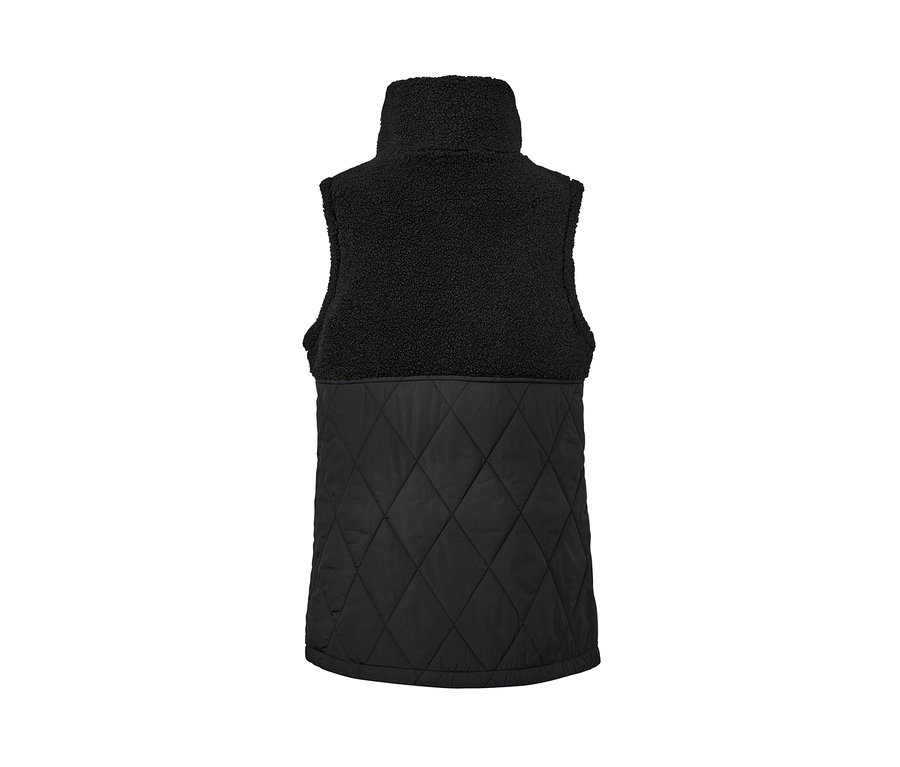 Eine schwarze Teddy-Steppweste mit Kragen und gestepptem Unterteil.