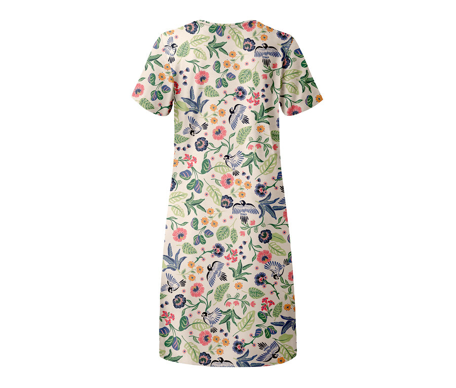 Nachthemd mit Blumen- und Vogelmuster.