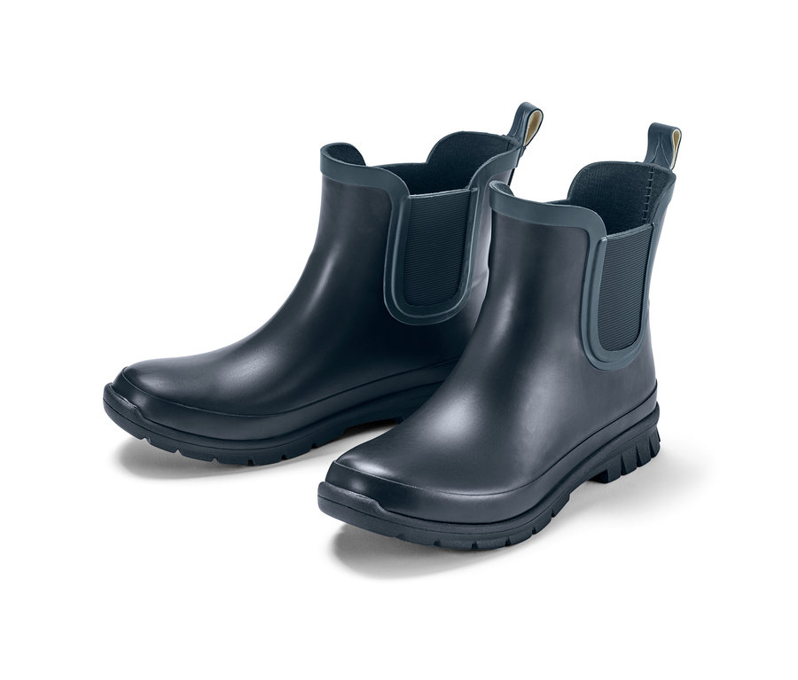 Ein Paar dunkelblaue Kinder-Regen-Chelseaboots auf einem weißen Hintergrund.