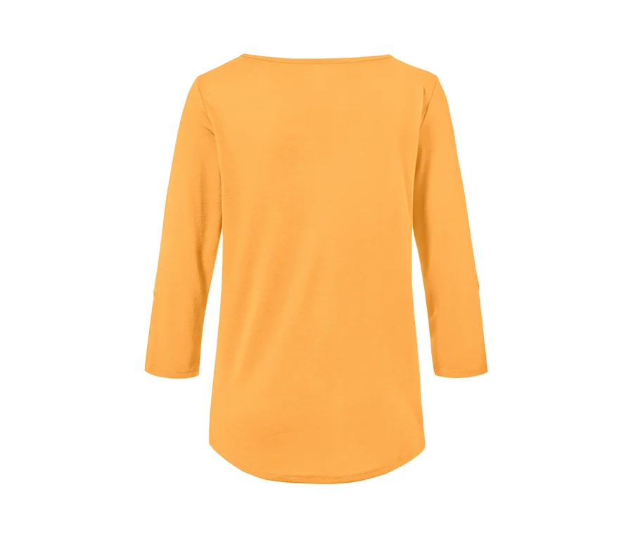 Detailansicht der Rückseite eines orangefarbenen Funktionsshirts mit 3/4-Ärmeln.
