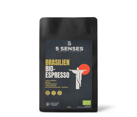 Eine 250g Packung 5 Senses Brazil Bio-Espresso Ganze Bohne. Auf der Packung sind eine Statue von Cristo Redentor und ein roter Kreis abgebildet.