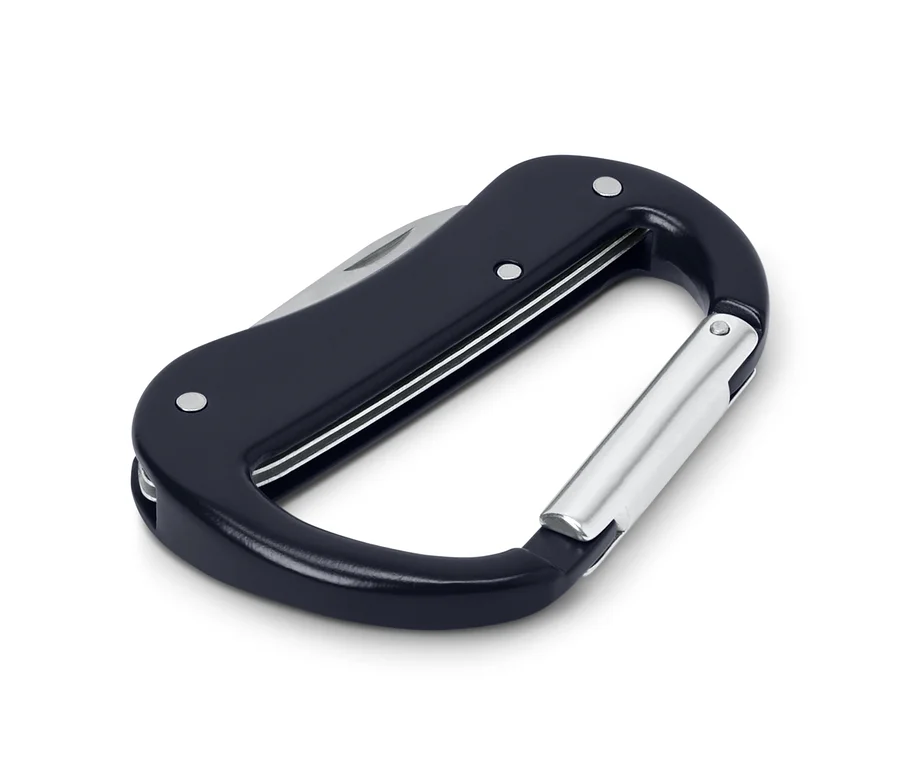 Nahaufnahme eines schwarzen Karabiners mit eingebautem Messer.