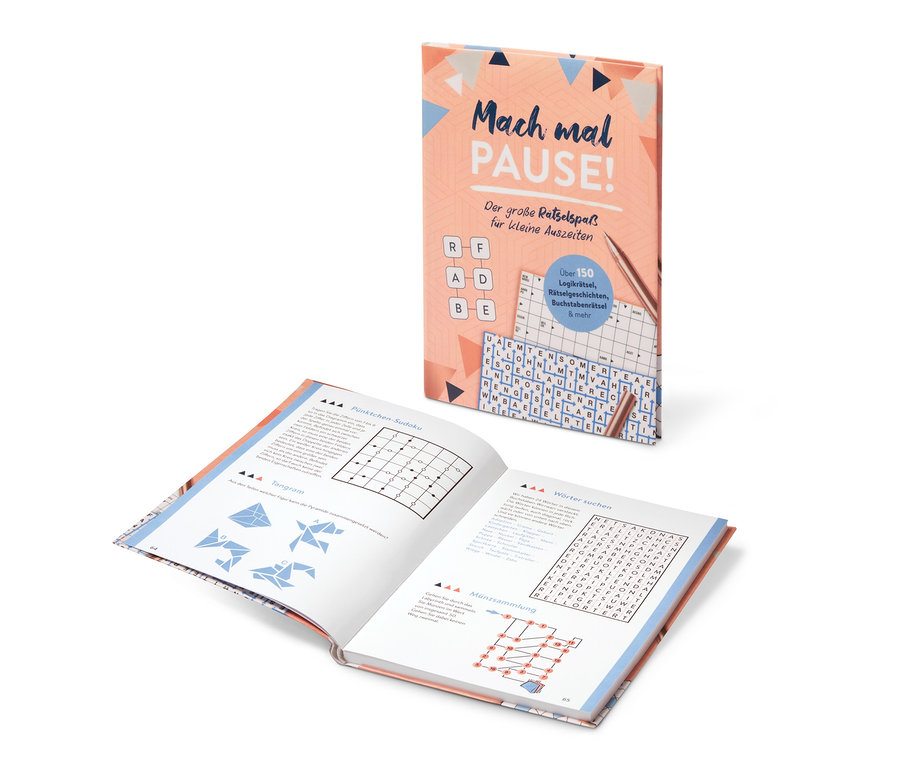 Offenes Rätselbuch und Buch »Mach mal Pause!« im Hintergrund.