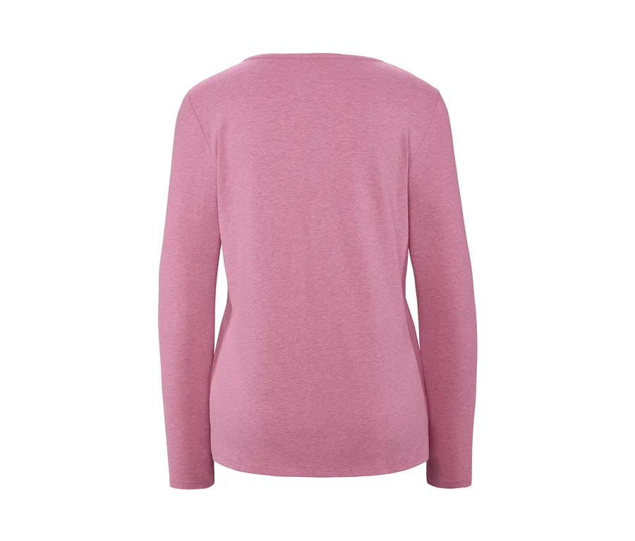 Nahaufnahme von hinten von einem rosafarbenen Pyjama mit langen Ärmeln.