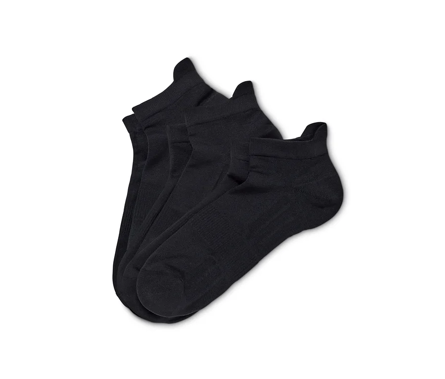 Nahaufnahme von drei Paar schwarzen Unisex-Profi-Laufsocken.
