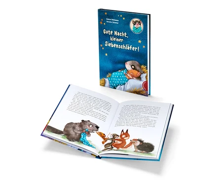 Aufgeschlagenes Buch mit Tierabbildungen, daneben das Buch »Gute Nacht, kleiner Siebenschläfer!«.