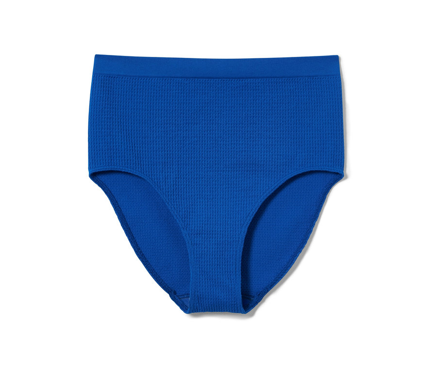 Blauer Seamless-Taillenslip mit Struktur auf weißem Hintergrund.