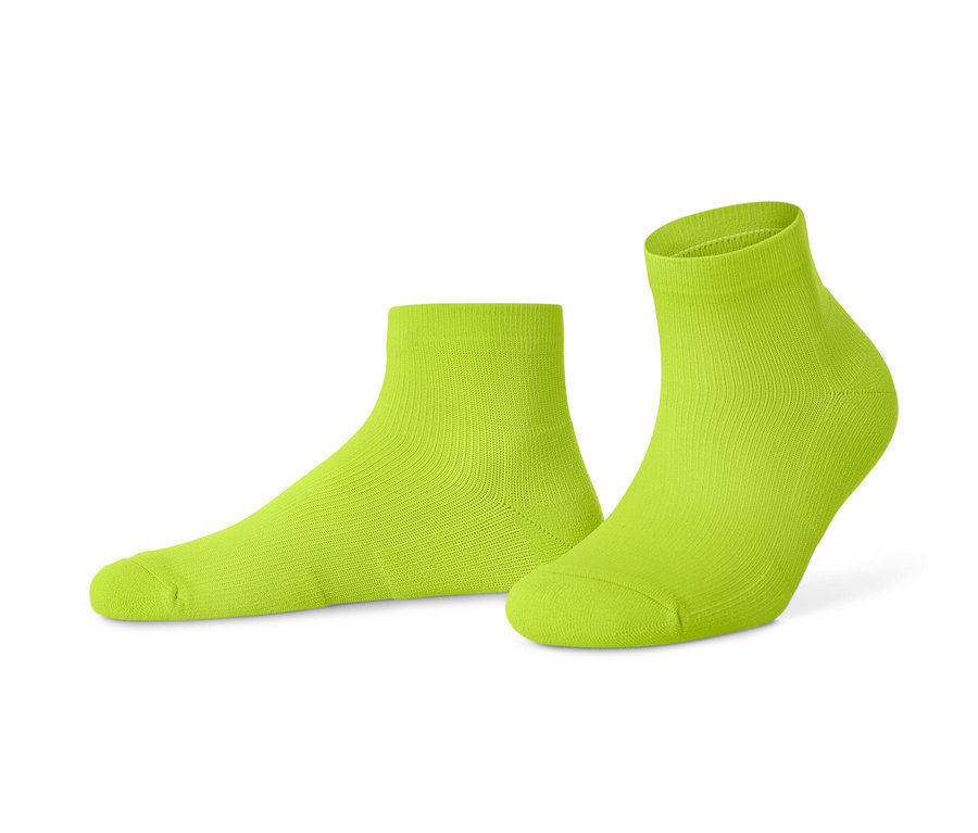 Zwei Paar kurze Sportsocken.