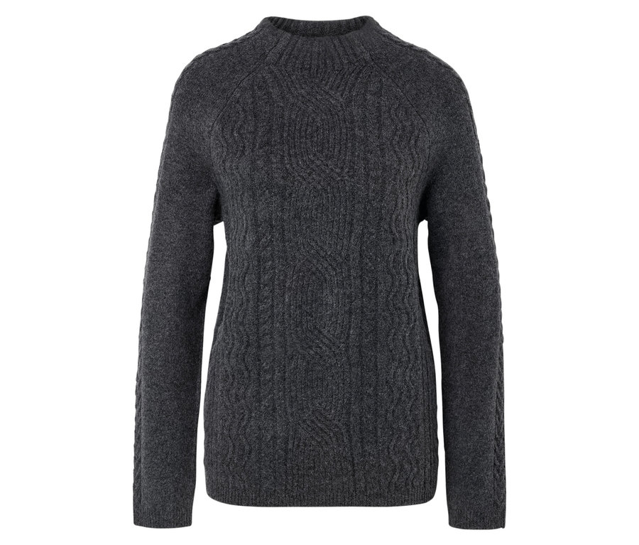 Grauer Strickpullover mit langen Ärmeln und Rundhalsausschnitt.
