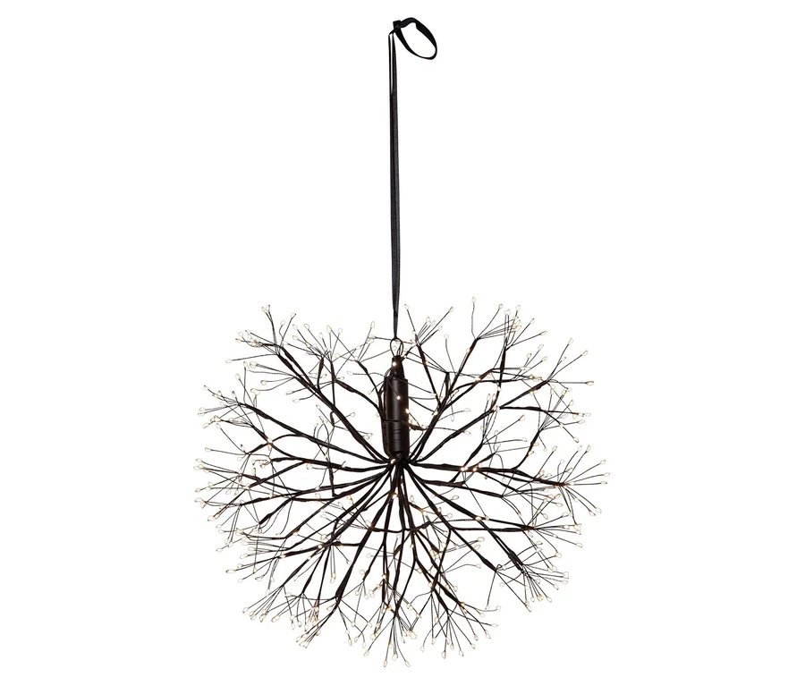 Eine schwarze kugelförmige Lampe mit LED-Lichtern, die an einem schwarzen Band aufgehängt ist.