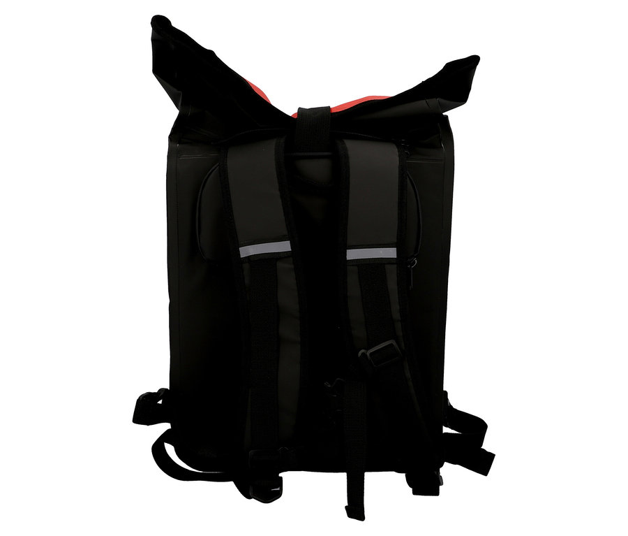 Schwarze FISCHER wasserdichte Gepäckträgertasche von hinten mit Trägern und Reflektoren.
