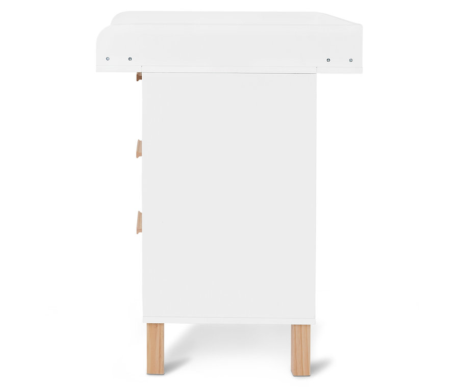 Weißer Wickeltisch mit hellem Holzfuß auf weißem Hintergrund.