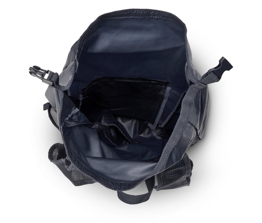 Offener, leerer dunkelgrauer Rucksack mit Netzseitentaschen.