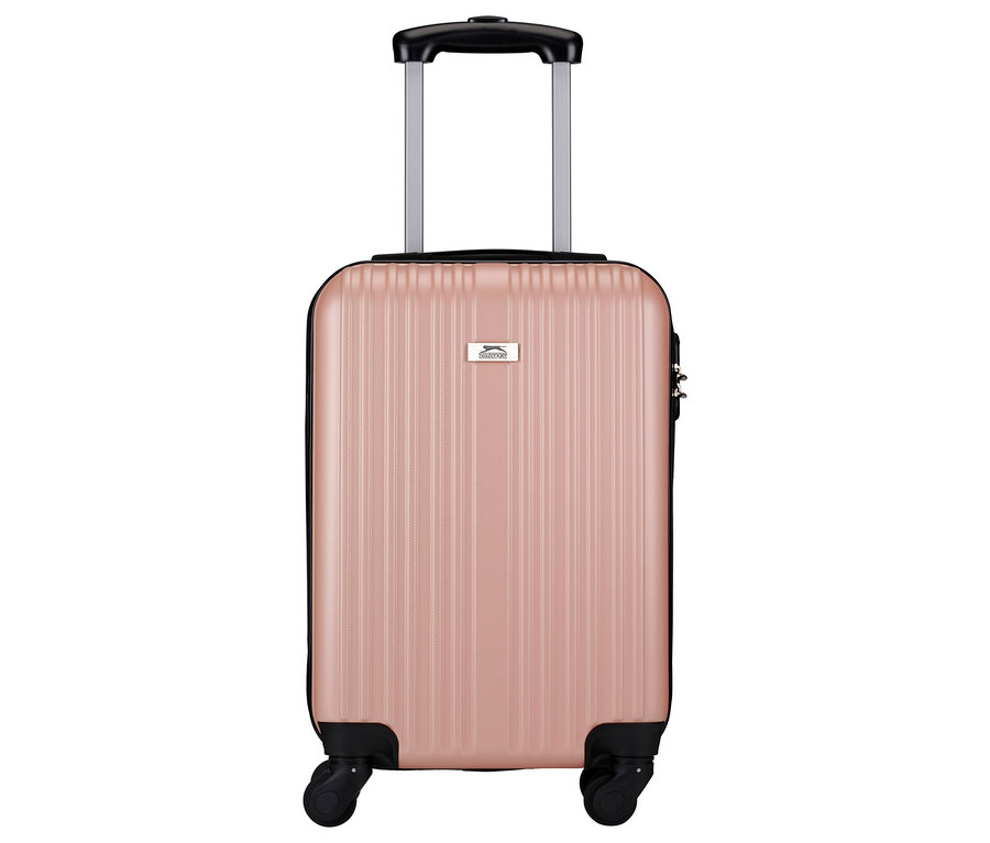 Nahaufnahme eines aufrecht stehenden, rosafarbenen Rollkoffers mit Teleskopgriff und vier schwarzen Rollen.