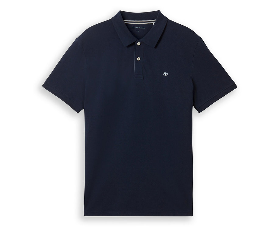 Das Tom Tailor Piqué Poloshirt in Sky Captain Blue liegt flach. Es hat kurze Ärmel und Knöpfe.