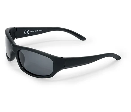 Schwarze Sonnenbrille auf weißem Hintergrund.