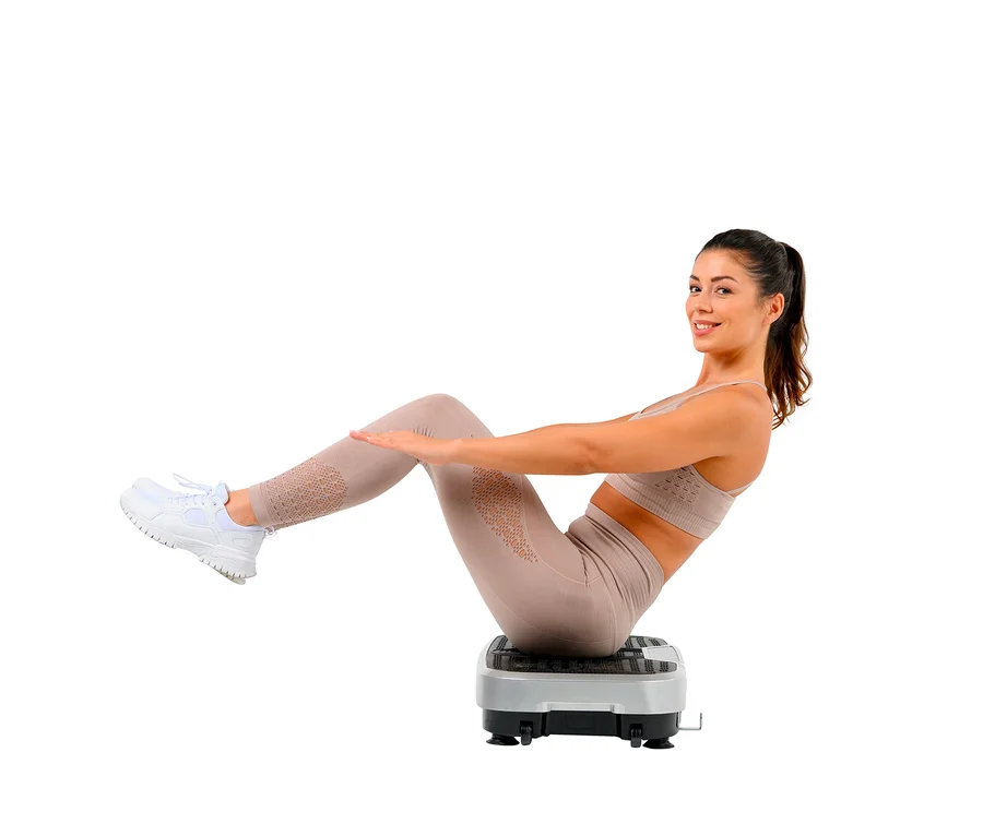 Frau macht Sit-ups auf dem Christopeit Vibrationstrainer »Vibro VBT 4200«.