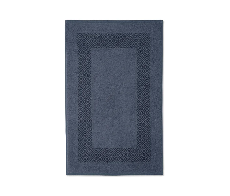 Blauer Wende-Duschvorleger mit geometrischem Muster liegt auf einem weißen Hintergrund.
