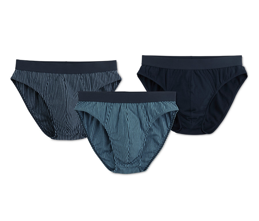 Drei Herrenslips liegen vor einem weißen Hintergrund, zwei davon sind blau gestreift, einer ist dunkelblau. Es handelt sich um '3 Slips'.