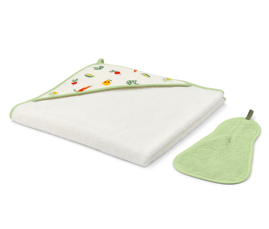 Weißes Kapuzenhandtuch mit Gemüseaufdruck und grüner Bordüre und einem Waschlappen in Birnenform.