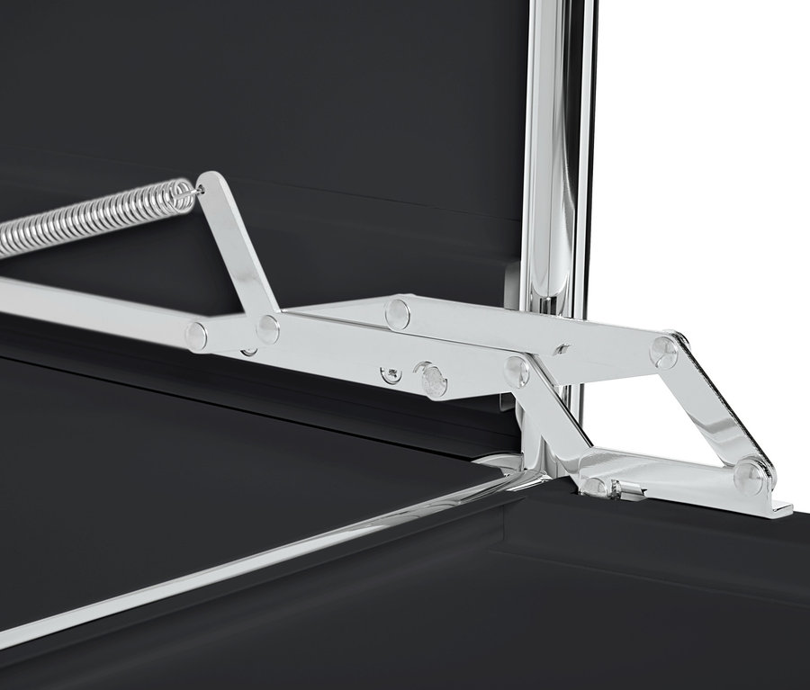 Detailansicht des Öffnungsmechanismus von Sideboard Metall »CN3«.