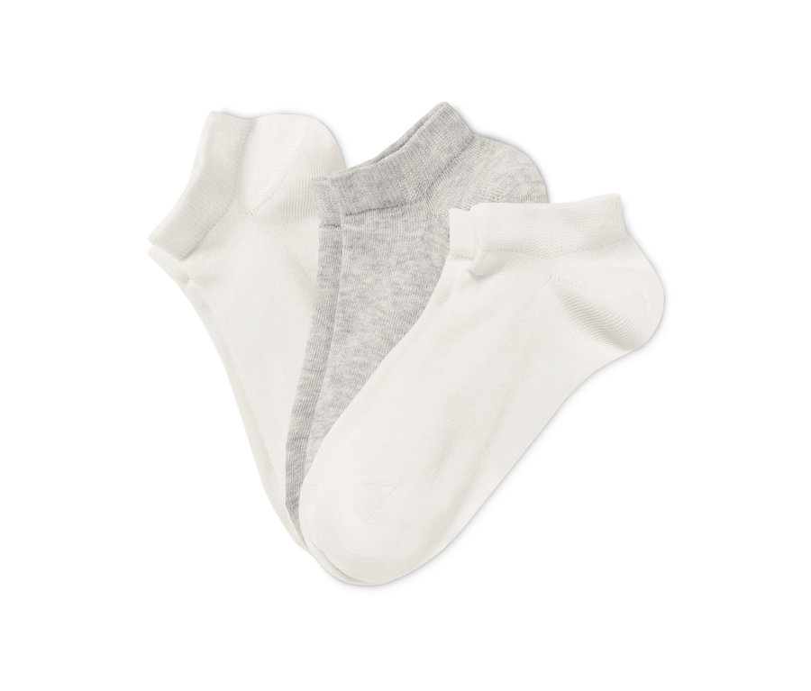 Drei Paar Sneakersocken aus Bio-Baumwolle.