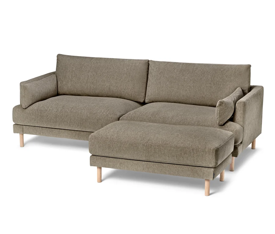 Braunes 3-Sitzer-Sofa mit Hocker.