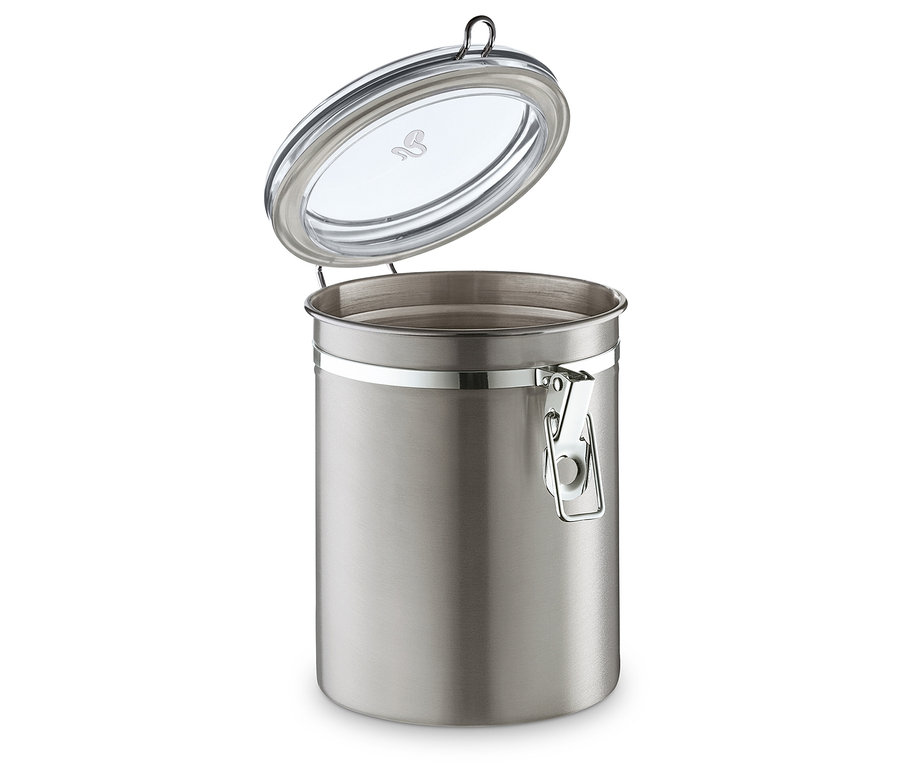 Geöffnete Aromadose aus Edelstahl vor weißem Hintergrund.