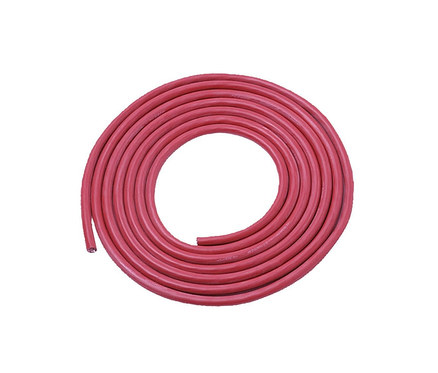 Ein roter Schlauch ist zu einer Spule aufgerollt.