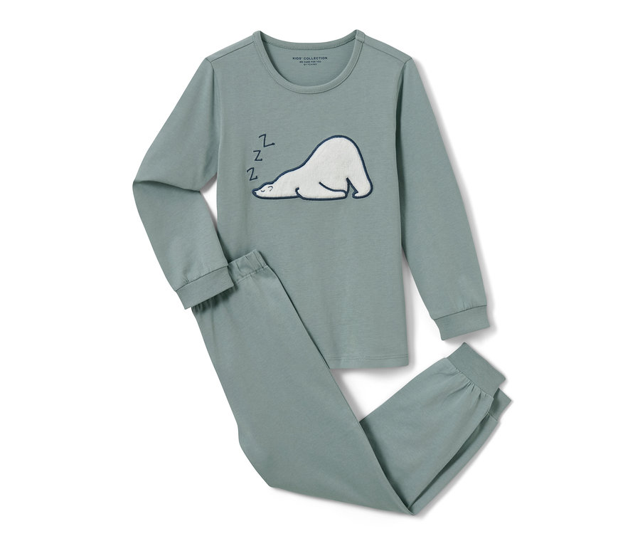 Ein grüner Kinderpyjama mit einem schlafenden Eisbären.