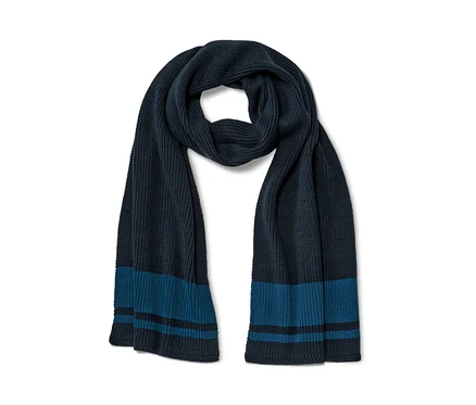 Ein dunkelblauer Strickschal mit blauen Streifen an den Enden.