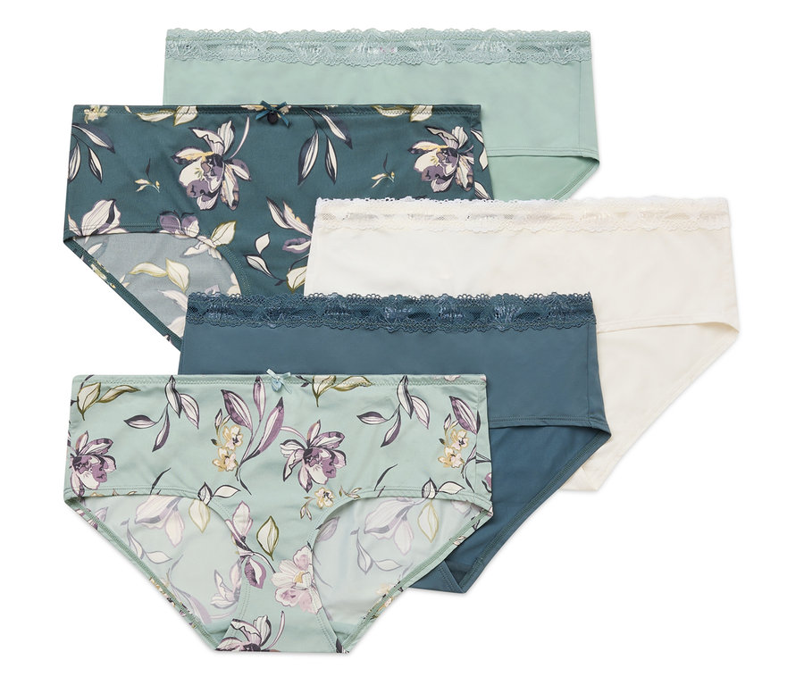 Fünf Damenslips liegen übereinander, mit floralen Mustern und Spitzendetails in Grün-, Blau- und Cremetönen.