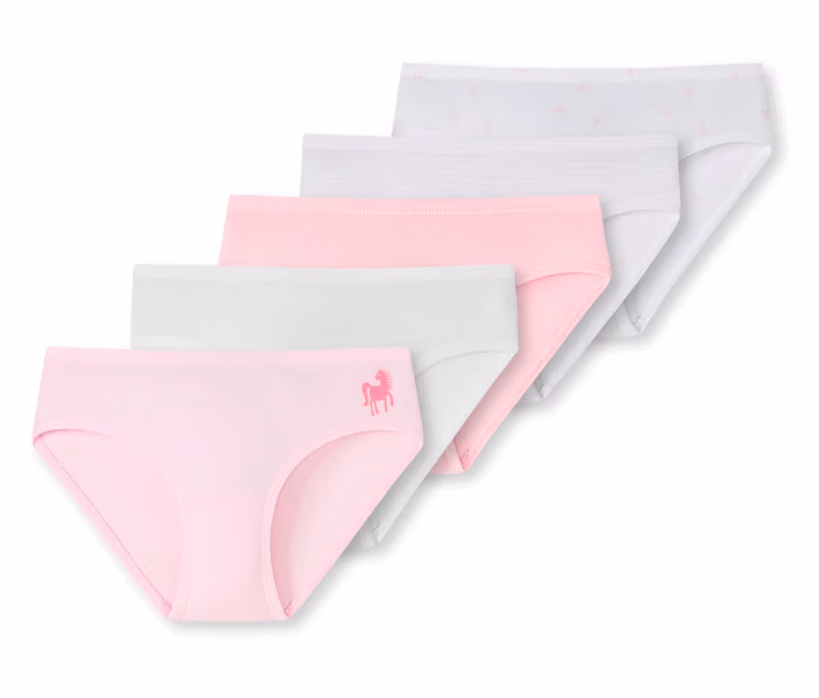 Fünf SCHIESSER Kinder-Slips in Rosa und Weiß, teils mit Streifen oder Muster, der vorderste rosa Slip mit Pferdelogo.