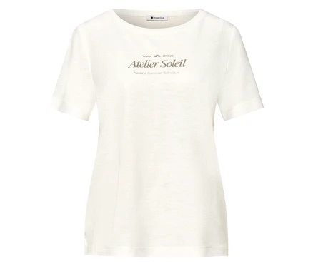 Ein weißes T-Shirt mit der Aufschrift "Atelier Soleil" ist vor einem weißen Hintergrund zu sehen.