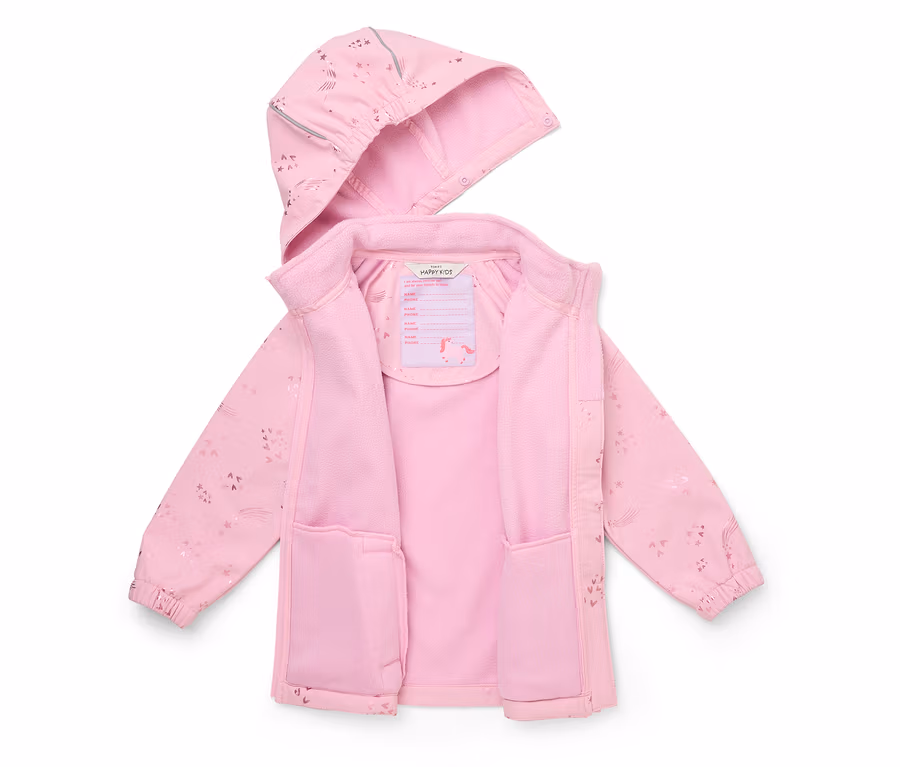 Geöffnete, hellrosa Kinderjacke mit Kapuze und Muster aus Sternen und Regenbögen.
