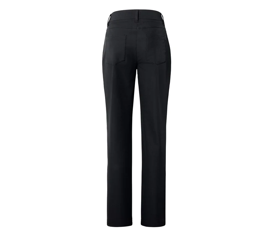 Schwarze Hose mit geradem Bein, Rückansicht, mit Bund, Gürtelschlaufen und zwei aufgesetzten Gesäßtaschen.