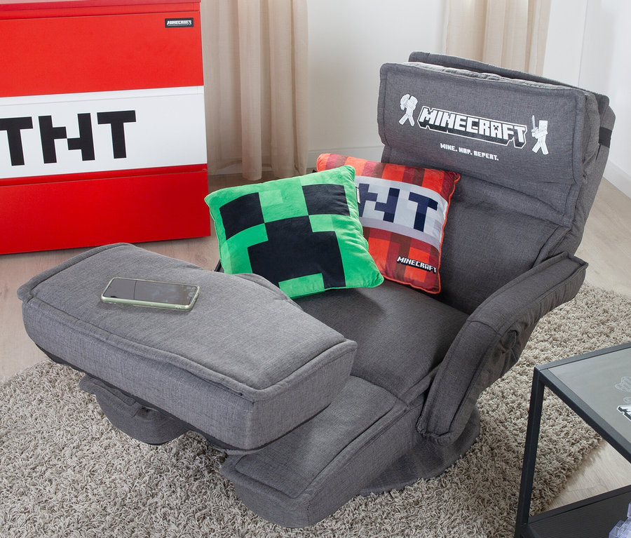 Grauer roba Minecraft Loungesessel mit Minecraft TNT und Creeper Kissen.