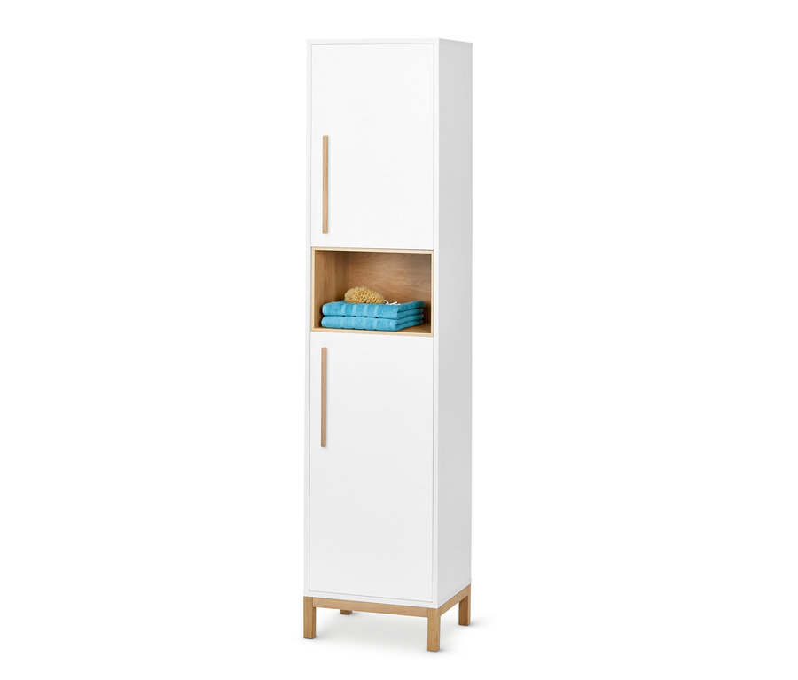 Weißer Bad-Hochschrank »Eklund« mit zwei Türen und offenem Regal mit blauen Handtüchern und Schwamm.