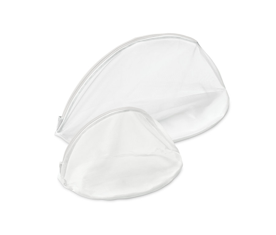 Zwei weiße Wäschenetze in verschiedenen Größen.