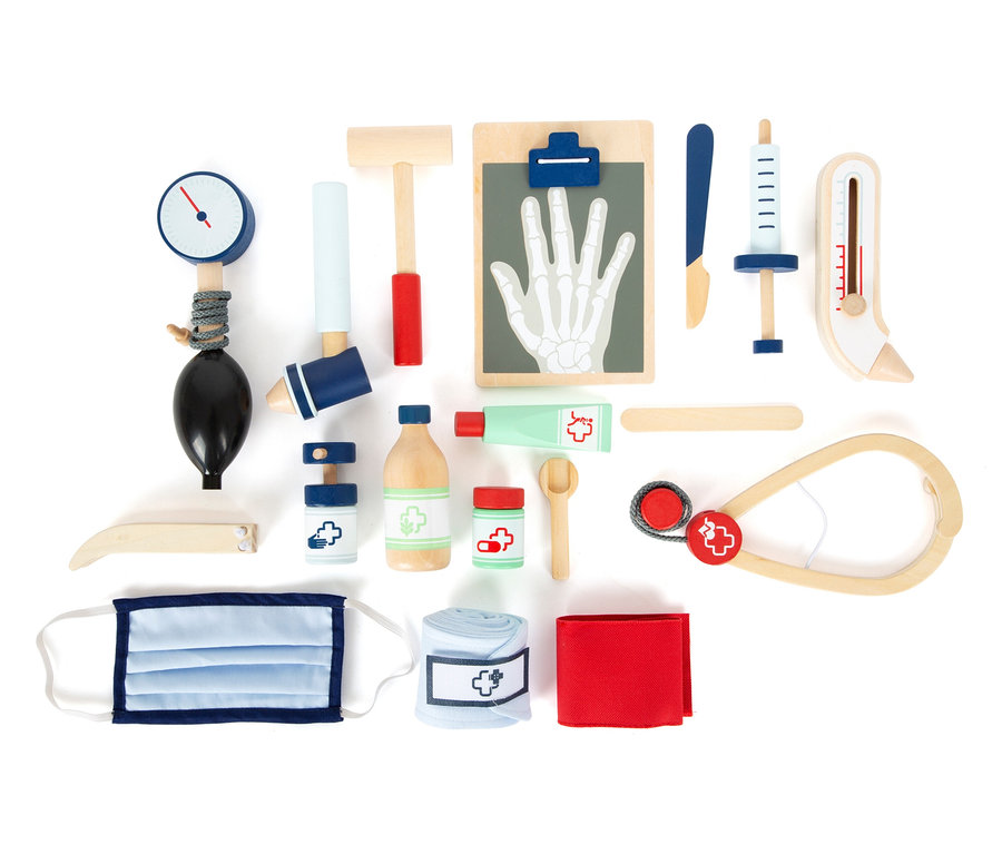 Spielzeug-Arztset inklusive Stethoskop, Thermometer, Röntgenbild und Gesichtsmaske, sowie small foot Arzttasche.